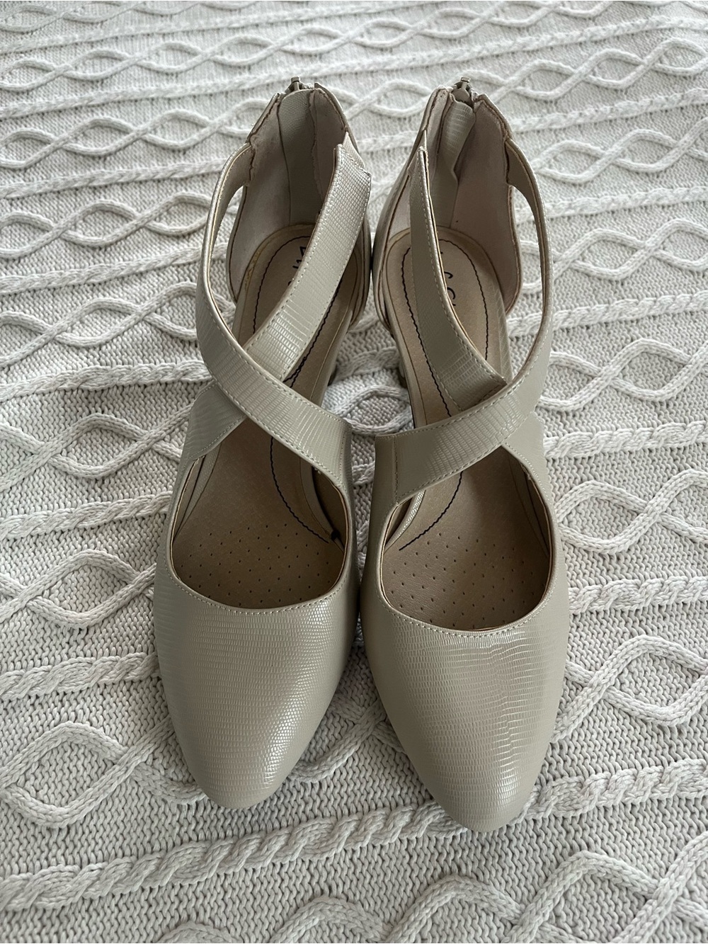 Life Stride Women's Almond Color Strappy Heels “Comfort System” SZ 9.5W